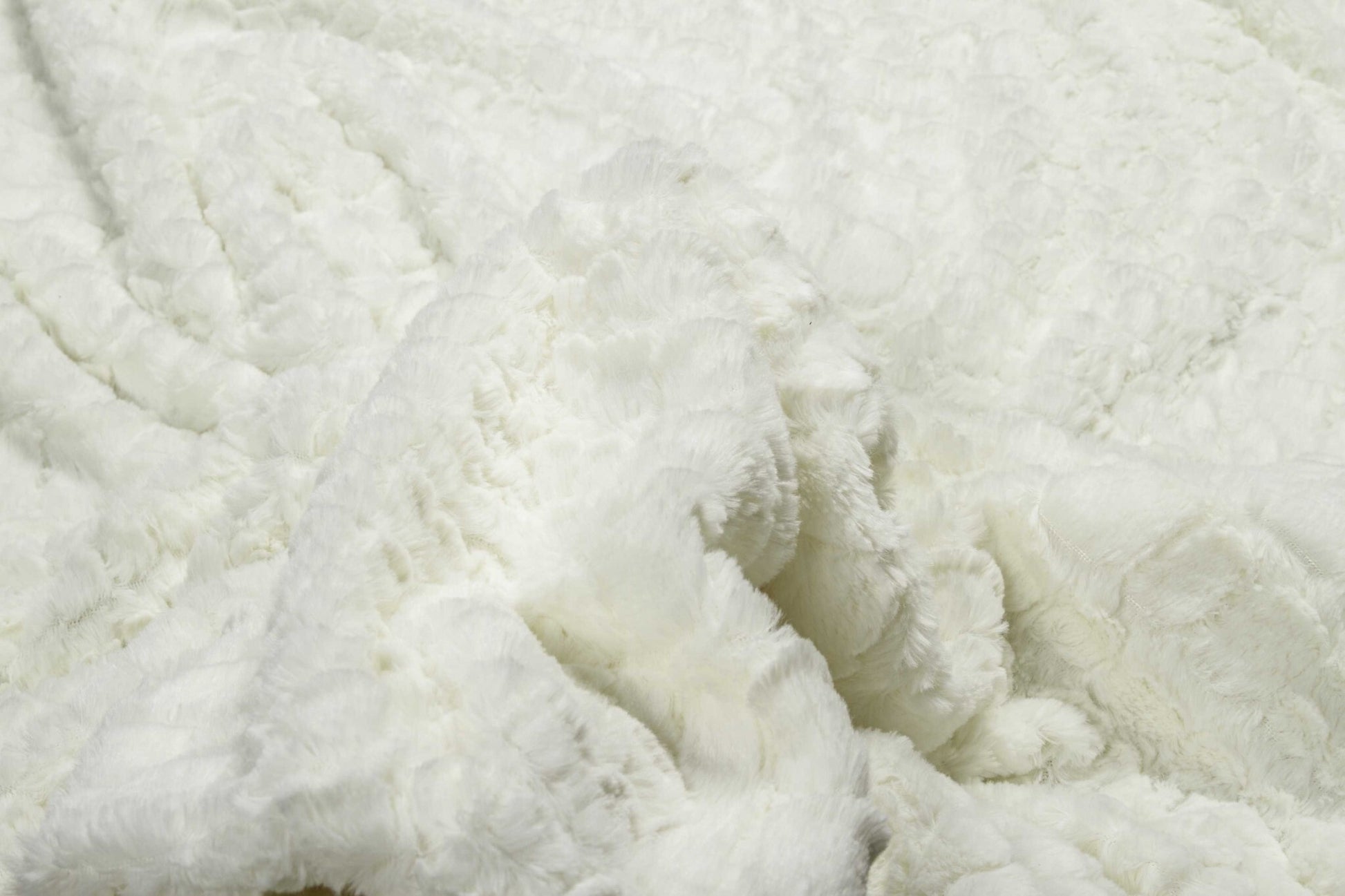 C2C Mall-Ivory Mink Faux Hide Throw
