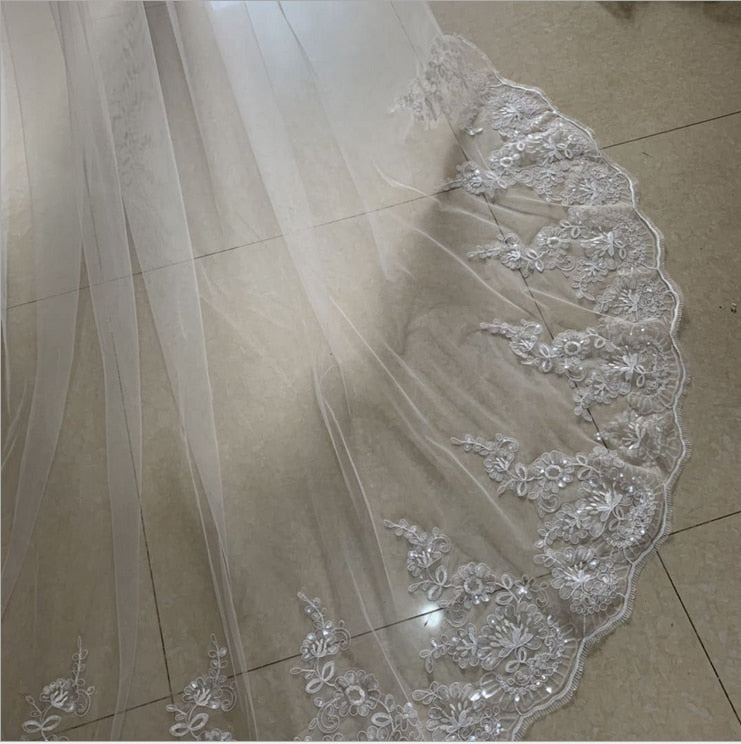 Wedding Long Lace Edge Bridal Veil with Comb Wedding Accessories