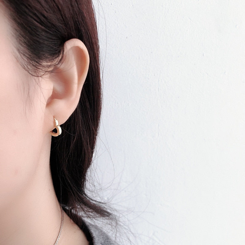 WANTME 925 Sterling Silver Minimalist Love Heart Stud Earrings